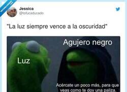 Enlace a Le va a reventar la oscuridad, por @tofucaducado