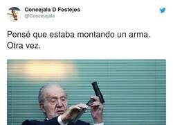 Enlace a Qué arma ni que hermano muerto, por @Concejajala