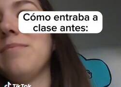 Enlace a Profesora muestra la diferencia entre como saludaba a sus alumnos antes y como lo hace ahora