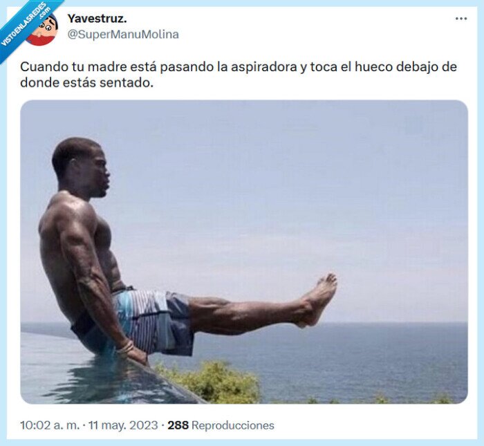 aspiradora,madre,levantar,piernas,limpiar