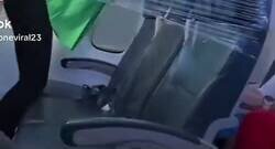 Enlace a Esta mujer se fabrica su propio asiento de primera clase aislando 3 asientos de una fila
