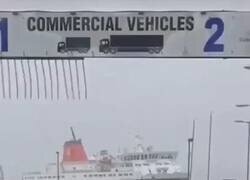 Enlace a Creo que paso de subir a ese ferry, por @winston_lobo