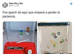 Enlace a Me dolía el dedo gordo de tanto apretar, por @80s_y_90s