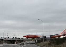 Enlace a ¿Te atreverías a pasar por ahí debajo?, por @ilove_aviation
