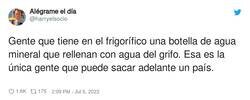 Enlace a ¿Sólo una? Aficionados. Hay que tener varias para que siempre puedas beberla fresquita, por @harryelsocio