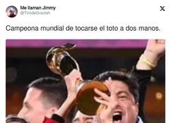 Enlace a Campeona mundial de botox, por @TirodeGraciah