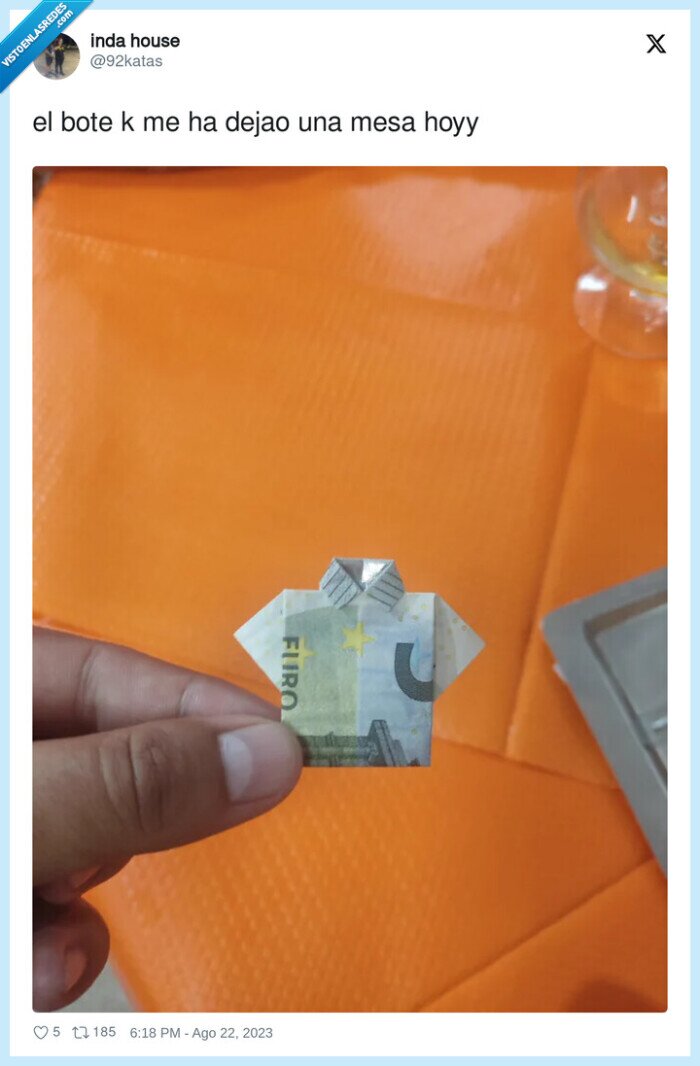 dejar,bote,mesa,dinero,billete,camisa