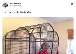 Enlace a La madre de Rubiales, por @LarryWalters_