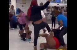 Enlace a Batalla campal en un Walmart en Estados Unidos,