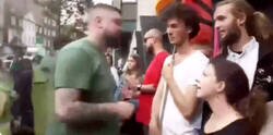 Enlace a Veganos bloquean la entrada de una hamburguesería y normal que pase lo que pase