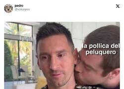 Enlace a Momentos incómodos en la barbería, por @xokaspov
