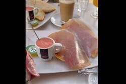 Enlace a Se cachondean de cenandoconpablo porque ha subido un video llorando de lo que le han puesto para desayunar