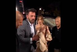 Enlace a Ben Affleck no para de sorprender con sus gestos y miradas de hastío y hastapoIIismo