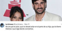 Enlace a Melendi anuncia en pleno concierto que su mujer está dando a luz y aquí están las mejores reacciones