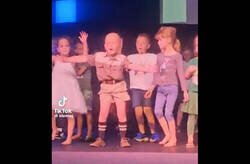 Enlace a Este niño te va a alegrar el fin de semana