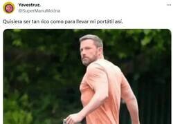 Enlace a Es que le da igual por @supermanumolina