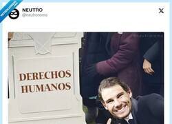Enlace a Lo de Nadal siendo el nuevo embajador del tenis de Arabia Saudí, por @neutronomo