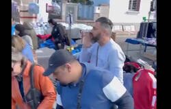 Enlace a Me encanta la actitud de estos vendedores de mercadillo, son unos jodidos cracks