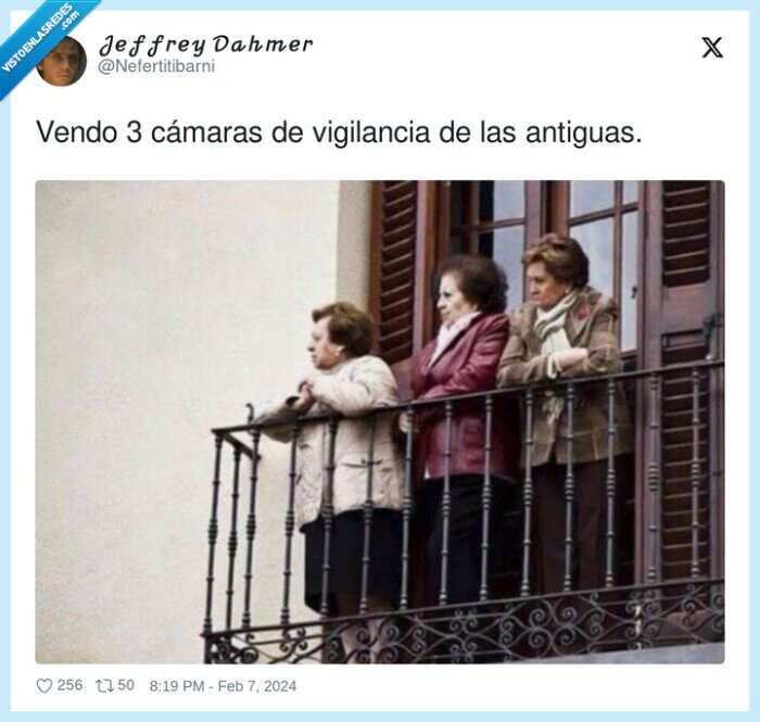 vigilancia,cámaras,antiguas,balcon,mujeres,marujas
