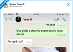 Enlace a ¿Cómo que escote de bebé? por @capturebizarre