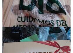 Enlace a Ojalá tener unos vecinos como estos, con un bebé llorón pero se lo compensan a los vecinos