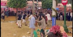 Enlace a Tremenda batalla campal en la Feria de Sevilla por grupos de jovenlandeses