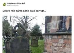 Enlace a Ahí hay un vampiro enterrado, por @fieltromalevolo