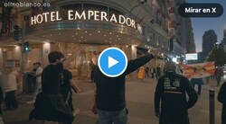 Enlace a Una genialidad sin quererlo, para este video de fachas en Gran Vía en el segundo 31 y mira la magia a la izquierda