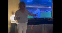 Enlace a Esto es vivir bien: Terelu celebrando el pase de Champions con un copazo más grande que la propia Champions