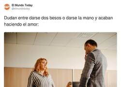 Enlace a Lo que nos pasa a todos cuando nos presentan a alguien nuevo:, por @elmundotoday