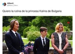 Enlace a Si mezclas en una coctelera a Ana Obregón, Michael Jackson, los brazos de la reina Letizia y He-Man, te sale la princesa Kalina de Bulgaria