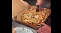 Enlace a Este vídeo me ha puesto de muy mala leche, ¿crees que te habrá hecho esto alguna vez algún repartidor de pizzas?