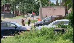 Enlace a Ostras el karma: un hombre corta con su novia, ella va a su casa a tirarle huevos y luego...