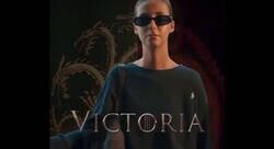 Enlace a No he visto peor anuncio en toda mi vida, Victoria Federica haciendo un anuncio de Starbucks