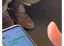 Enlace a Está feo leer móviles ajenos pero lo que a veces lees te puede hacer explotar la cabeza