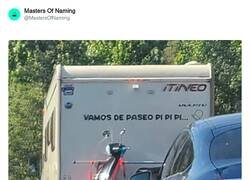 Enlace a En un auto feo lololololo, por @MastersOfNaming