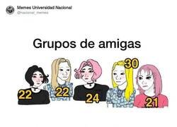 Enlace a Variedad de edades entre amigos, por @nacional_memes