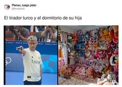 Enlace a Le consiguió todos los peluches de la feria, por @Ilovepisto
