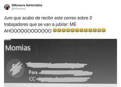 Enlace a Atención al título del email, por @milloneura