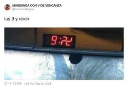 Enlace a El reloj de los nazis, por @manmandangon