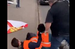 Enlace a Cuando unos activistas te cortan el paso, estás harto de la vida y tu curro y los mueves como paquetes, por @EsTendenciaEnX