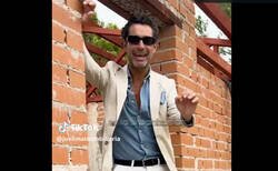 Enlace a Mi vendedor inmobiliario favorito, parece recién llegado de fiesta con resaca bestial