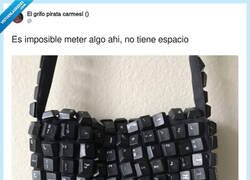 Enlace a El bolso teclado, por @ErigolDelViento
