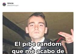 Enlace a Todos hemos conocido a alguien así en alguna noche loca, por @tip0DeIncogni