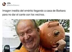 Enlace a Con esa cara de borracho cualquiera diría que es rey, por @MedinaRabasco