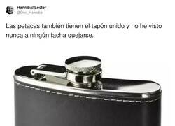 Enlace a Las petacas se ríen en las botellas de agua, por @Doc_Hannibal