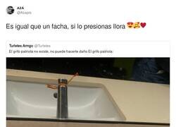 Enlace a El grifo facha patriota, por @Azapls
