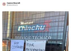 Enlace a Los clientes se ríen en su cara, por @capturebizarre