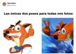 Enlace a Sí, soy ese que siempre queda como un tonto en las fotos, por @Memakker