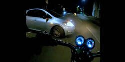 Enlace a Coche le vacila y éste hace la maniobra más troll y limpia para joderle